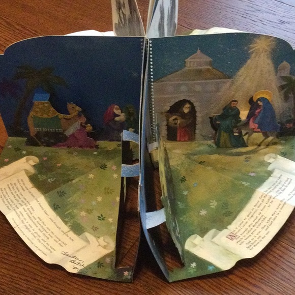 Bundle of 3 vintage Hallmark pop up books. - Picture 14 of 16